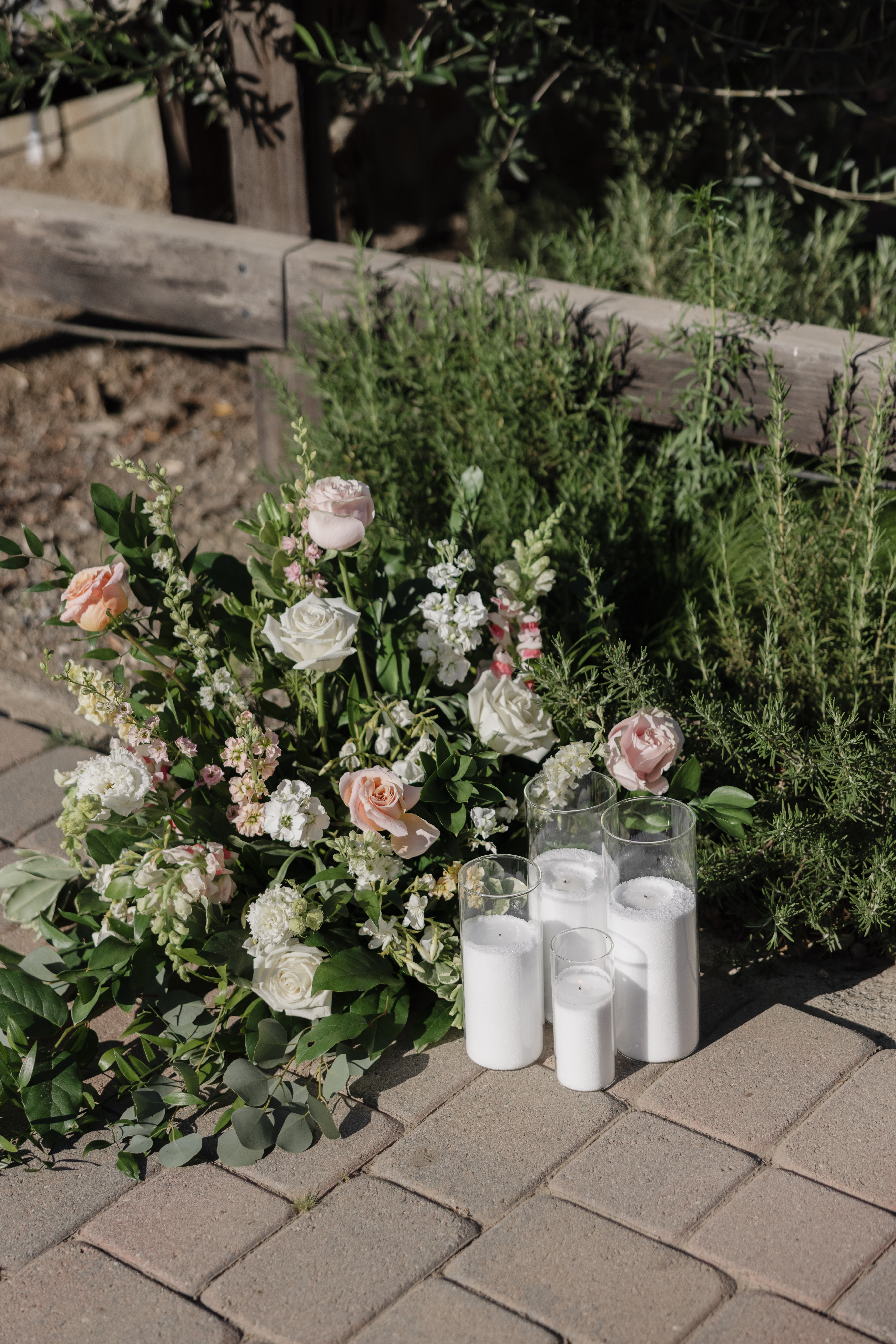 Sand candles lining the aisle